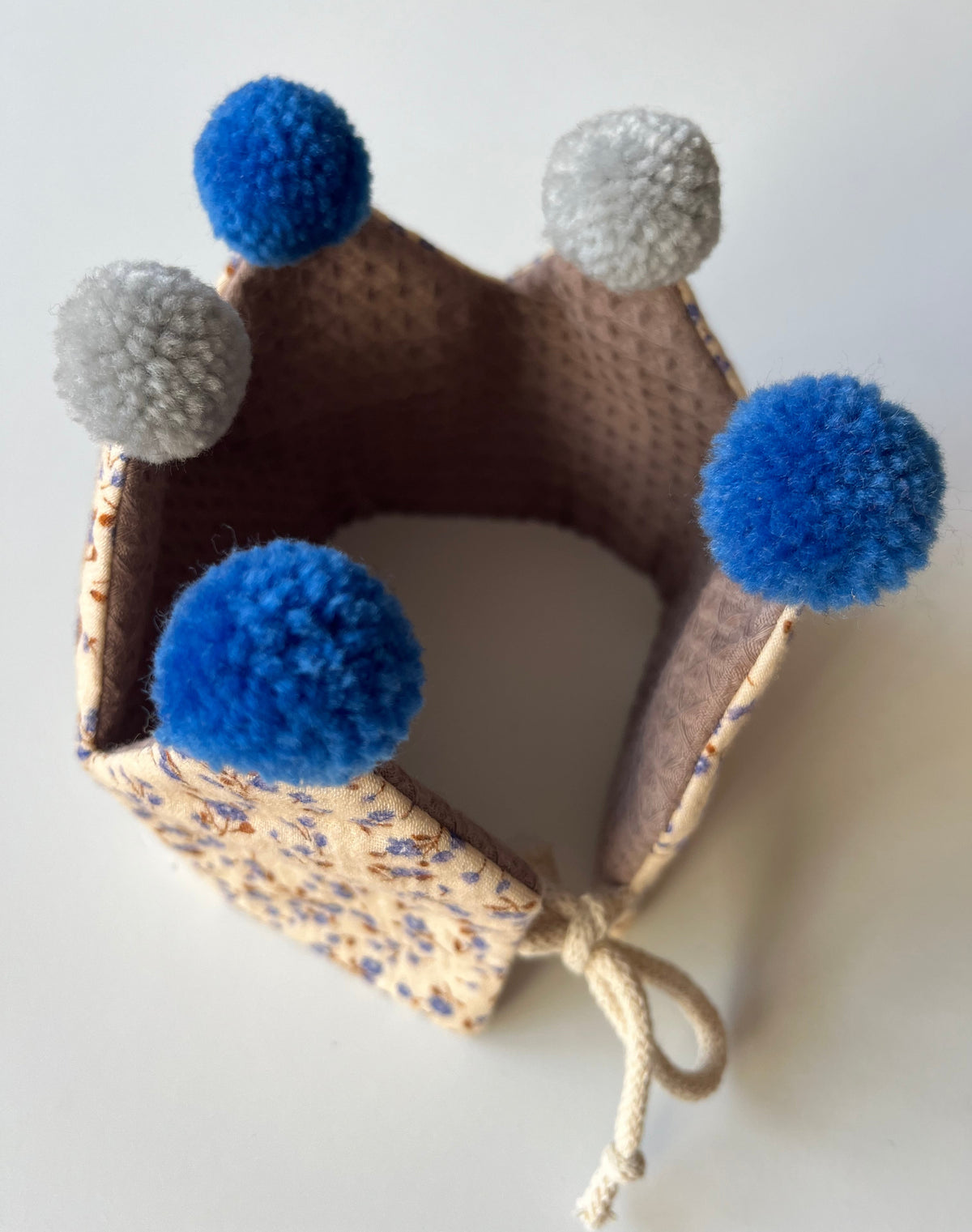 Stoffkrone zum Binden "Kinder-Geburtstag & Co" (Smokey Beige/Kornblume und Kupfer/Kornblume)