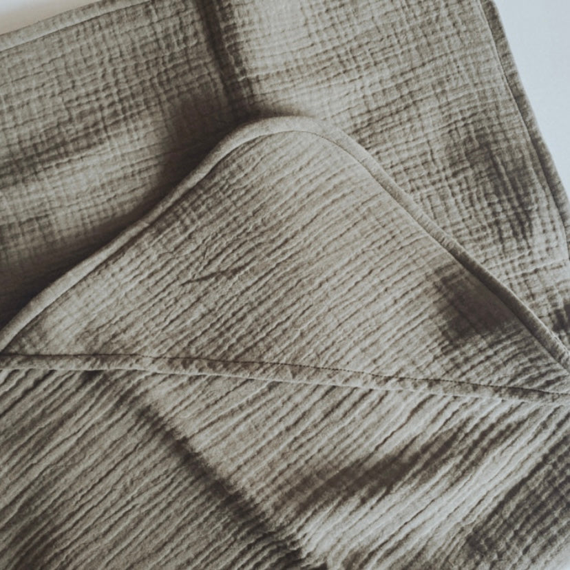 Kapuzenhandtuch "Musselin" (Ocker/Oliv)