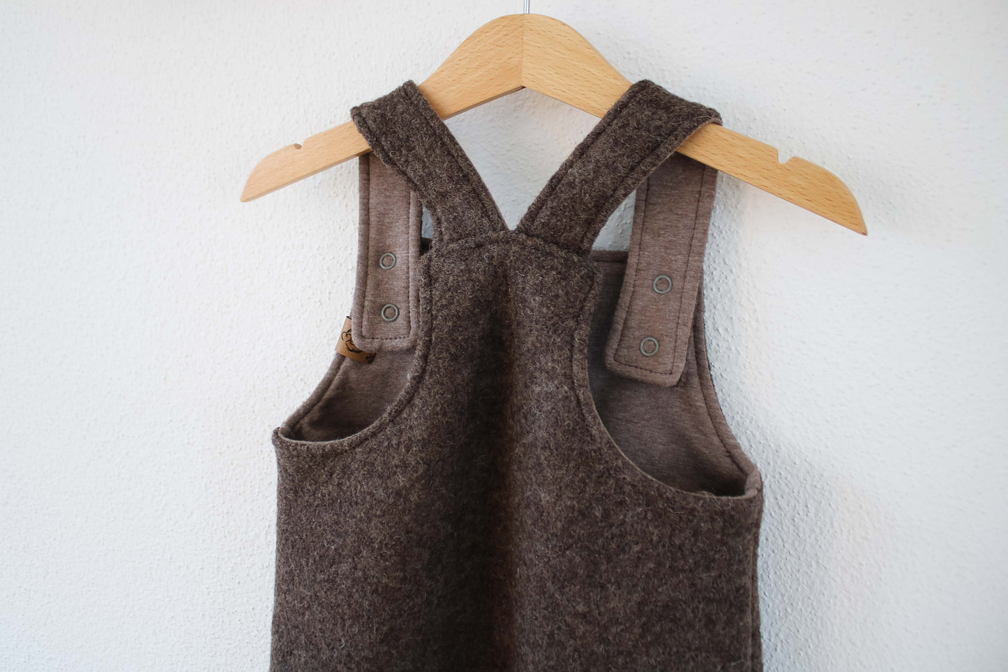 Wollwalk Latzhose (Braun meliert)
