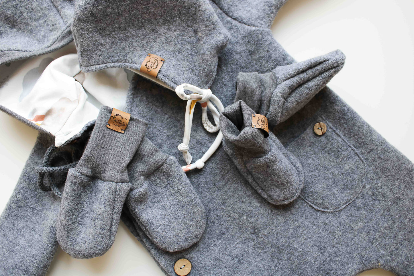 Wollwalk Mütze "Regenbogen" (Hellgrau)