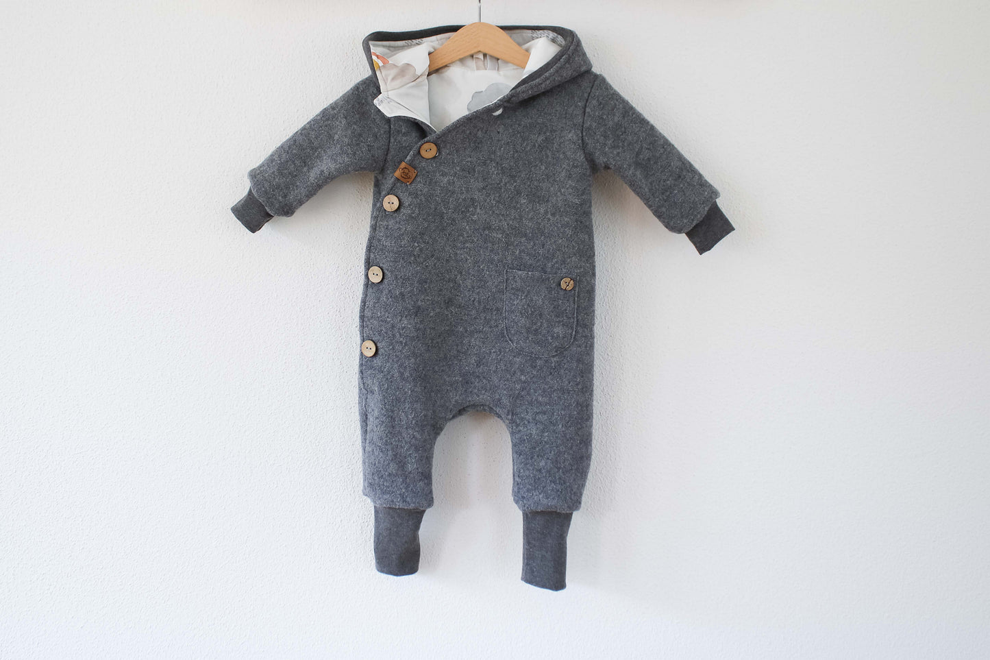 Wollwalk Overall "Regenbogen" (Hellgrau) mit Jerseyfutter