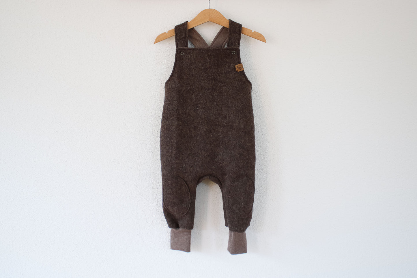 Wollwalk Latzhose (Braun meliert)