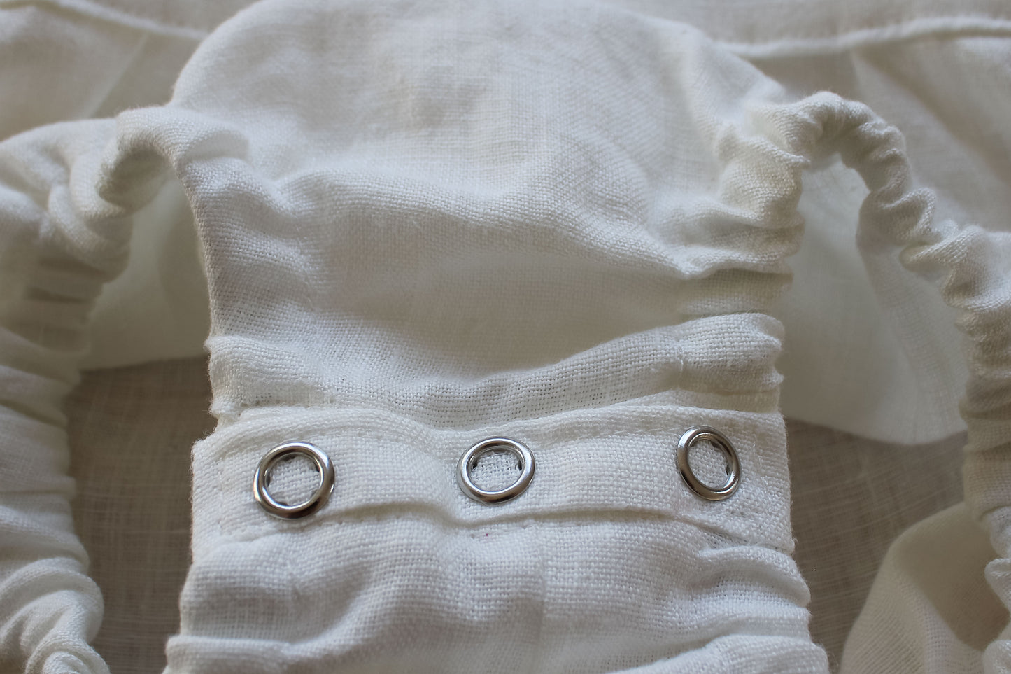 Ruffled Romper "Leinen" (Creme)