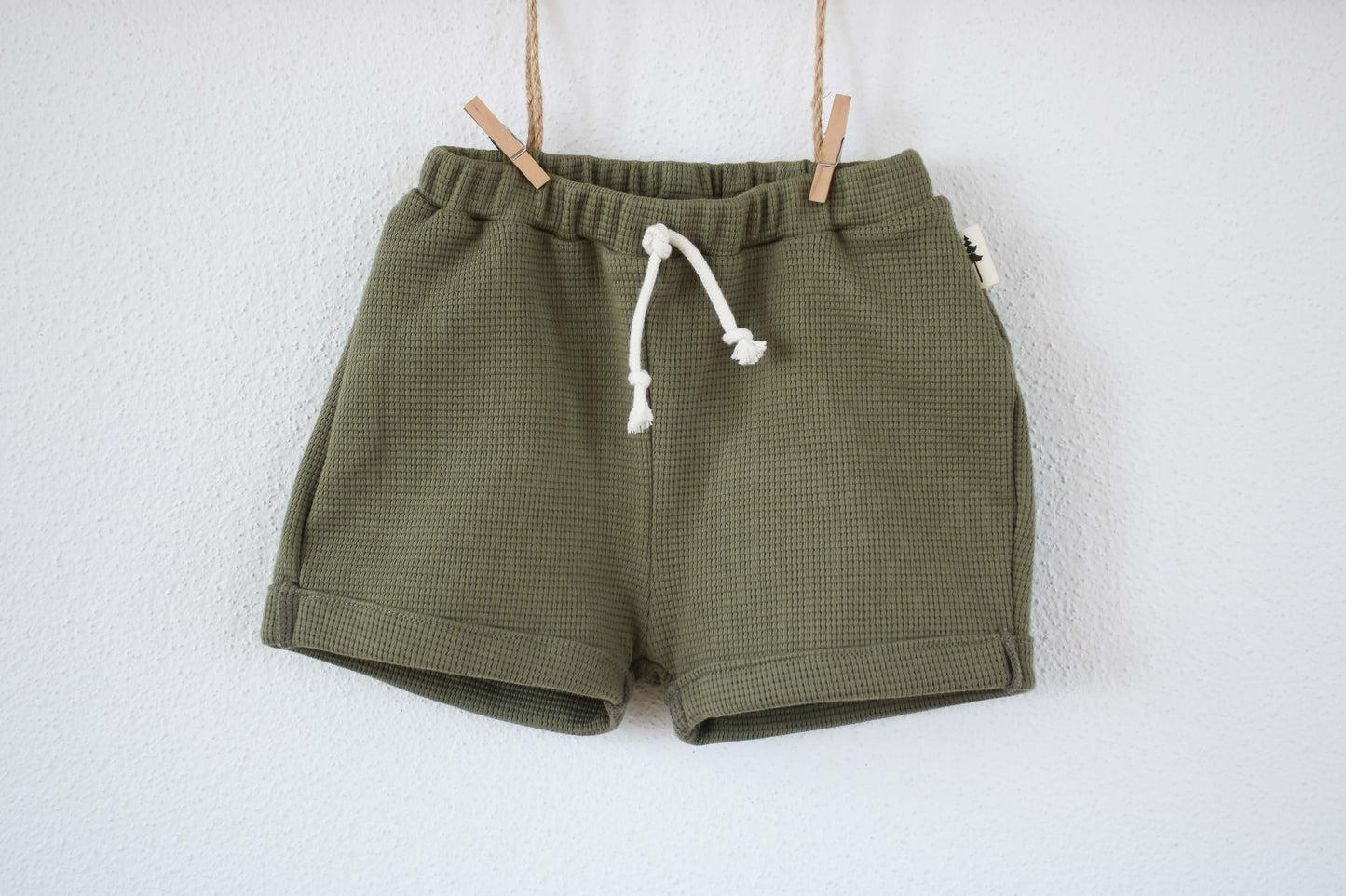Shorts "Waffel" (Oliv)