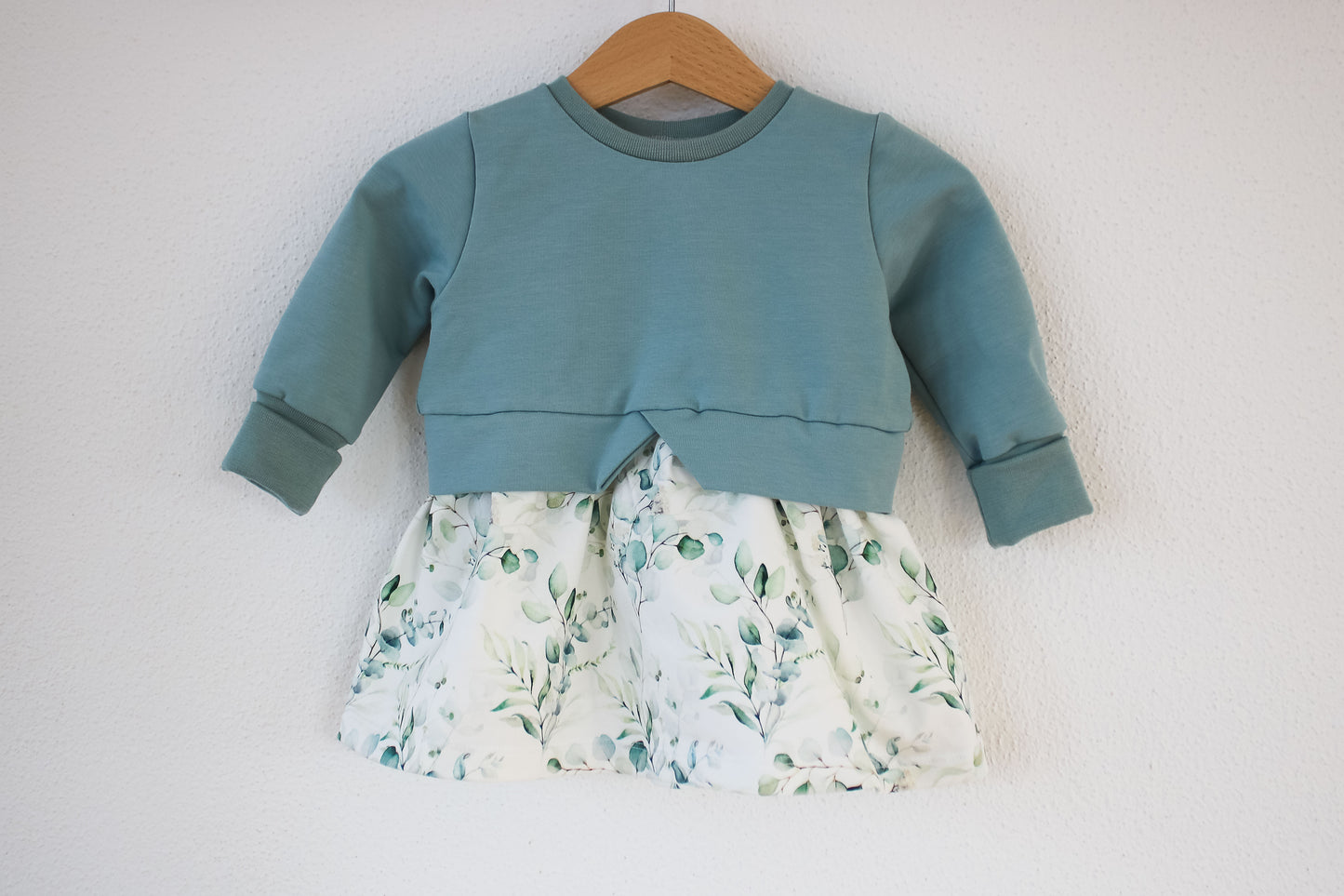 Kleidchen "Greenery" (Meeresgrün)