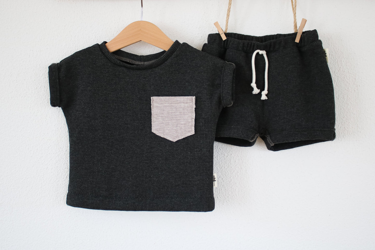 T-Shirt "Waffel" (Anthrazit) mit Tasche