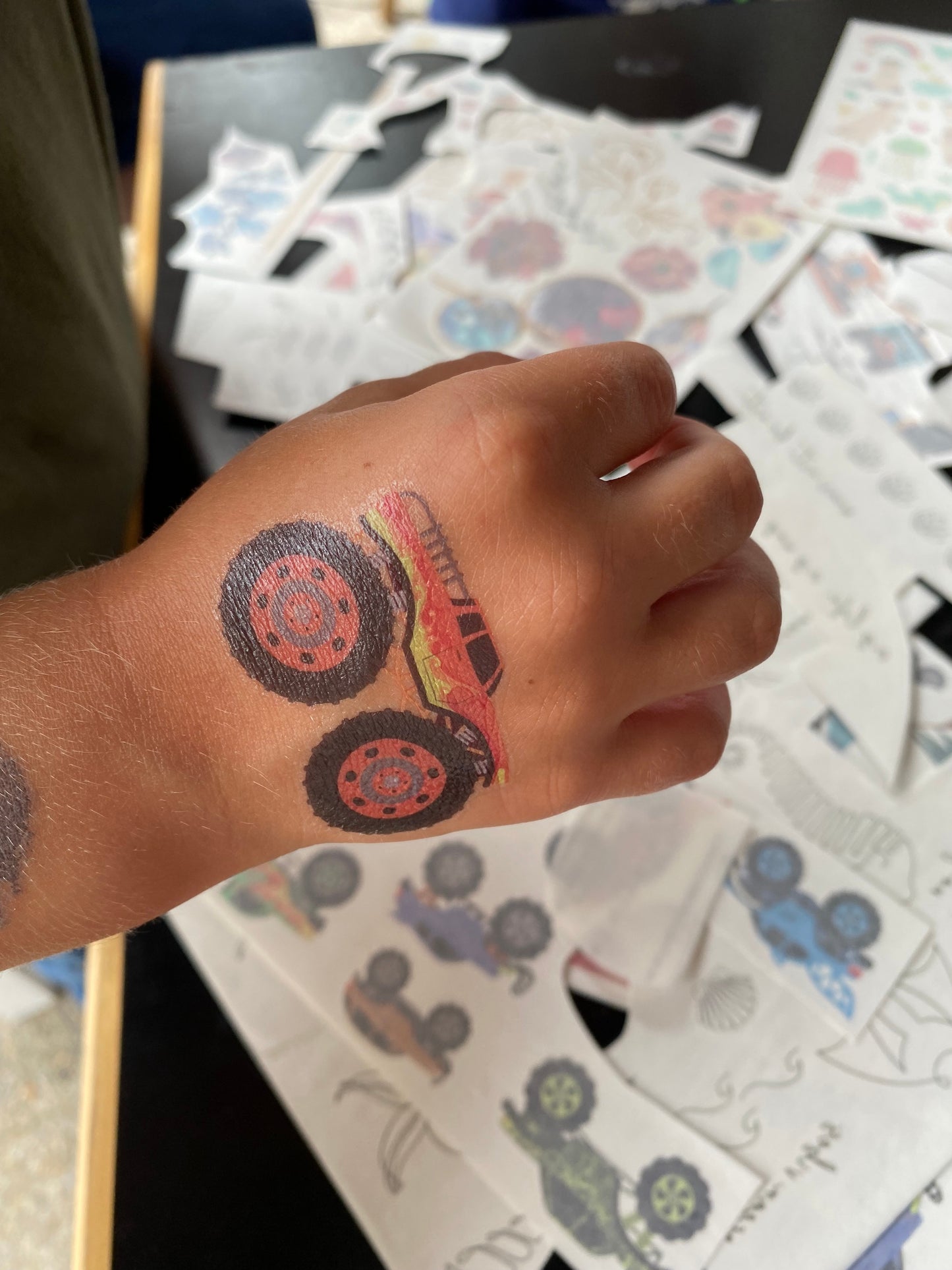 Kinder Tattoos - Machines & Cars
