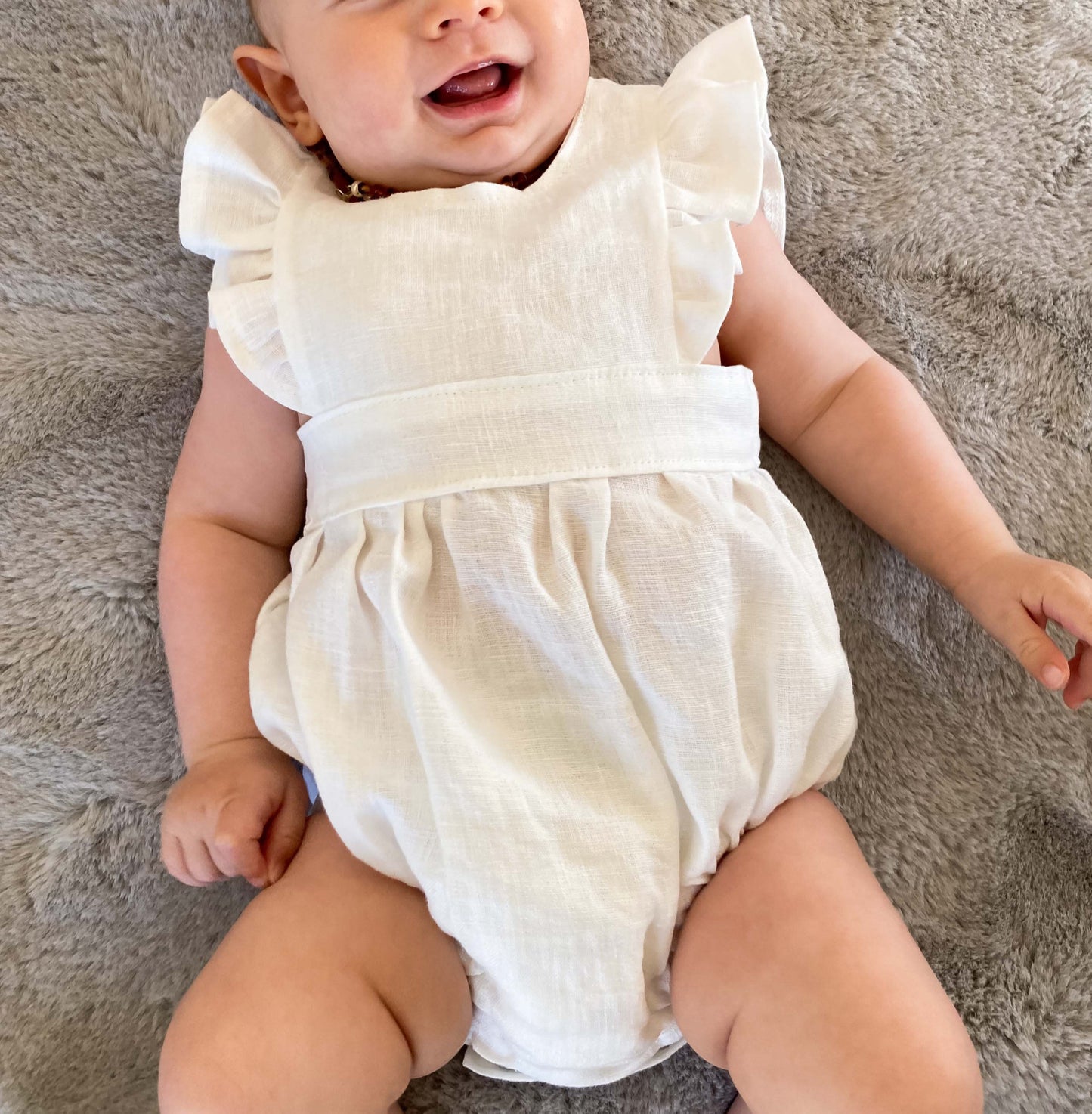 Ruffled Romper "Leinen" (Creme)