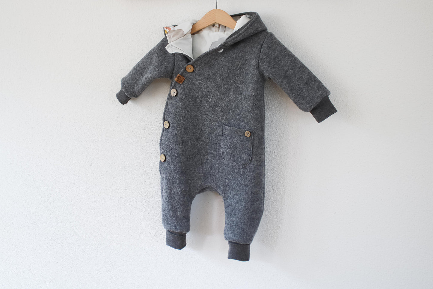 Wollwalk Overall "Regenbogen" (Hellgrau) mit Jerseyfutter