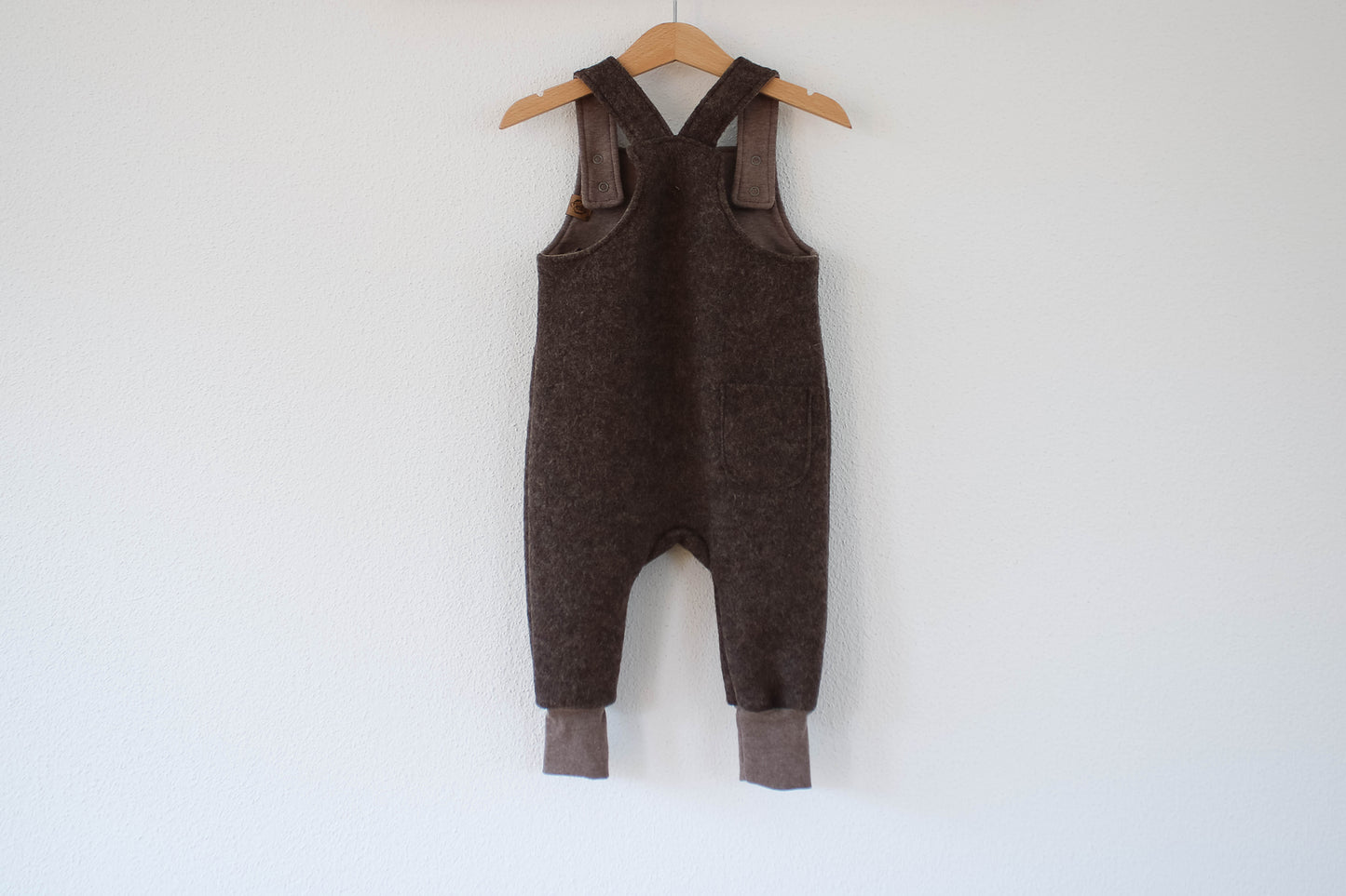 Wollwalk Latzhose (Braun meliert)