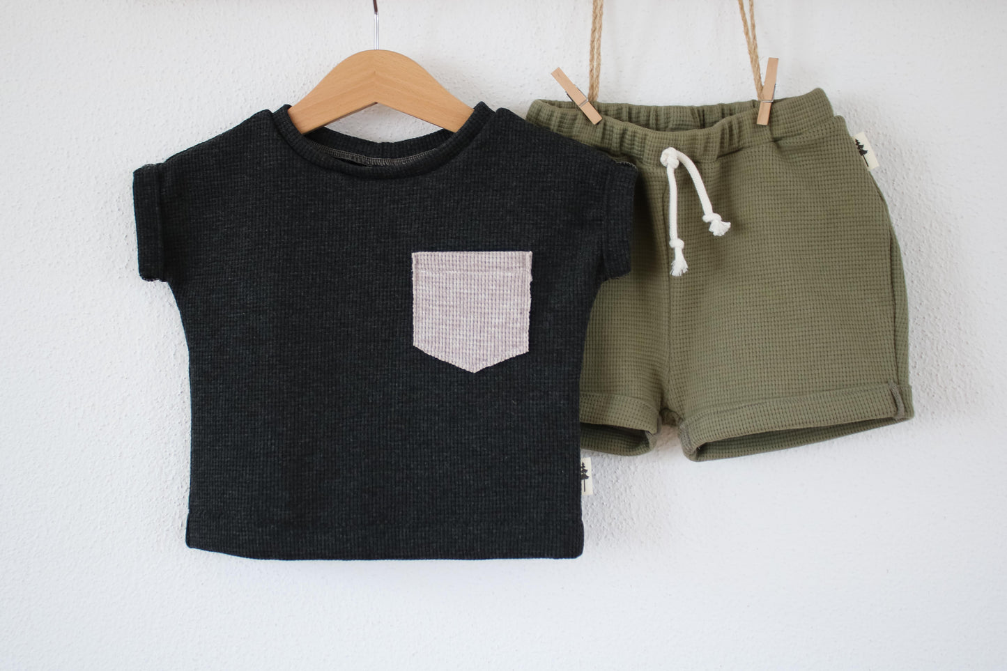 T-Shirt "Waffel" (Anthrazit) mit Tasche
