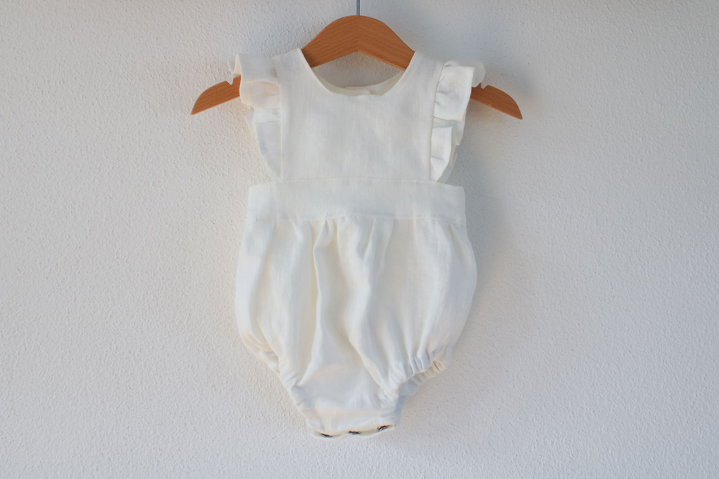 Ruffled Romper "Leinen" (Creme)