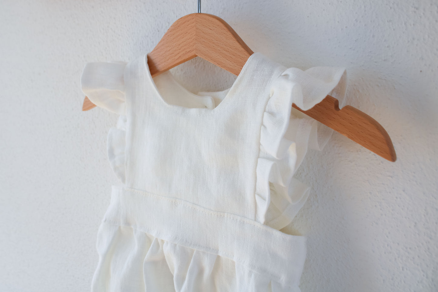 Ruffled Romper "Leinen" (Creme)
