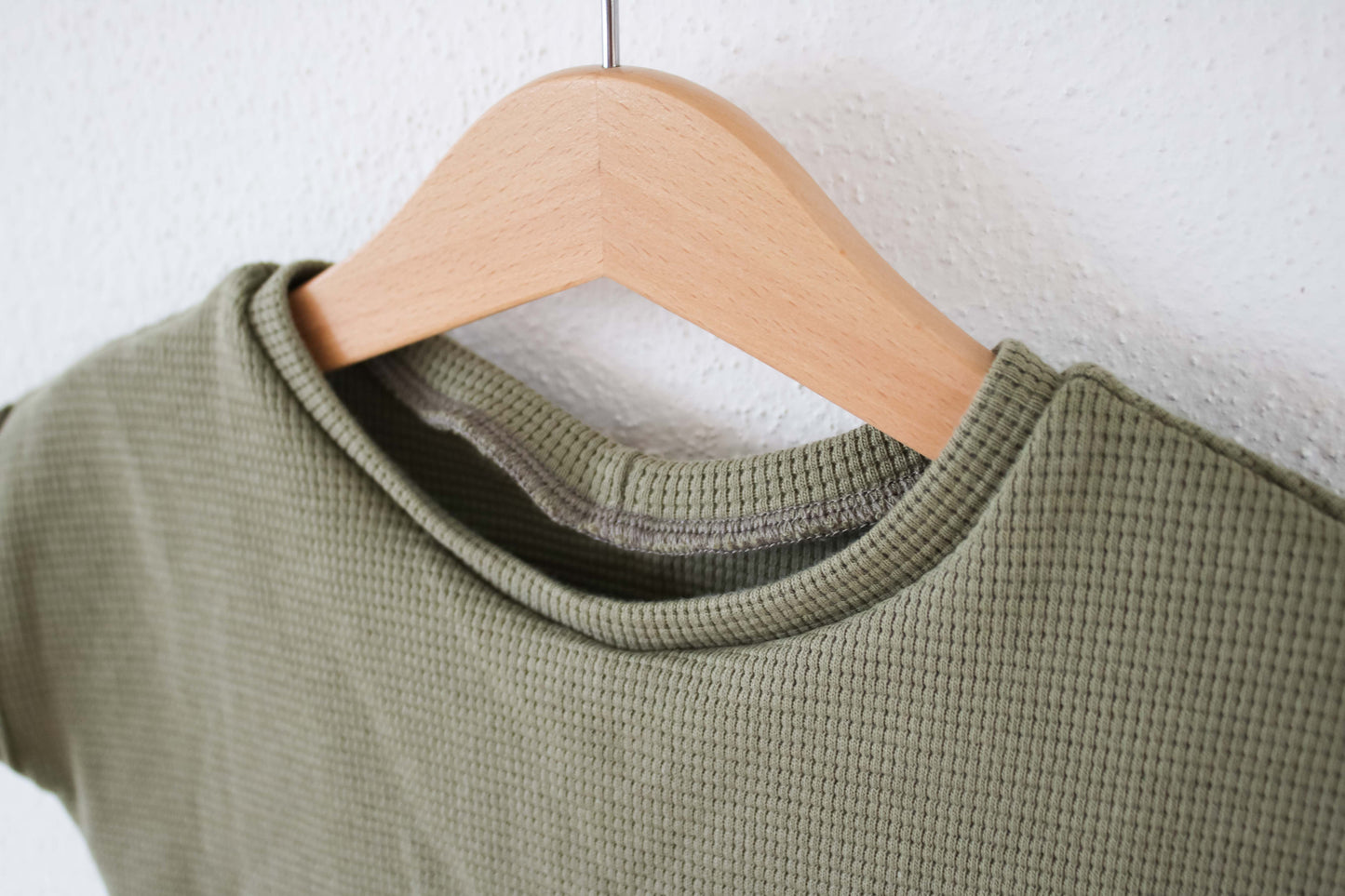 T-Shirt "Waffel" (Oliv) mit Tasche