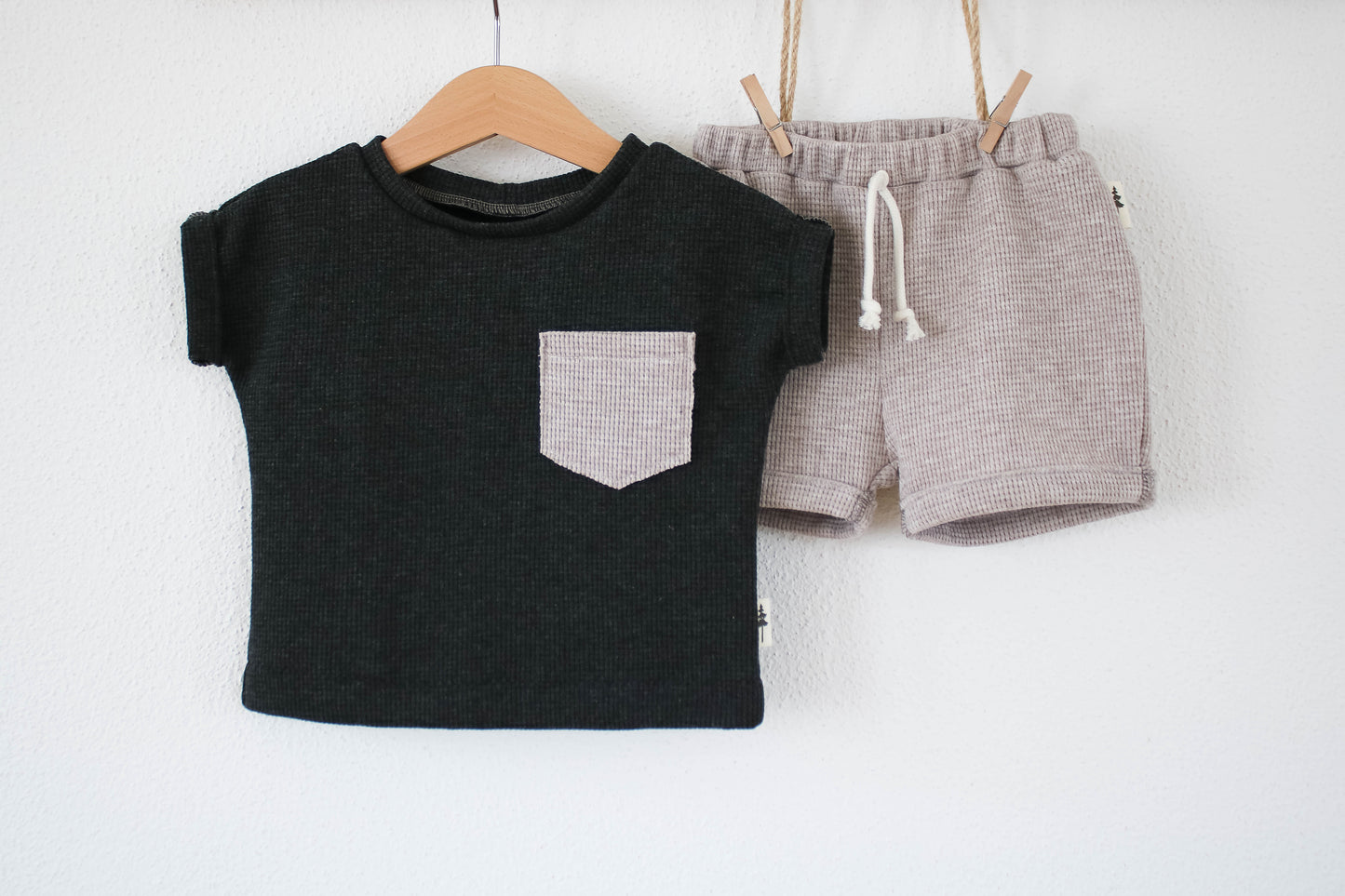 T-Shirt "Waffel" (Anthrazit) mit Tasche