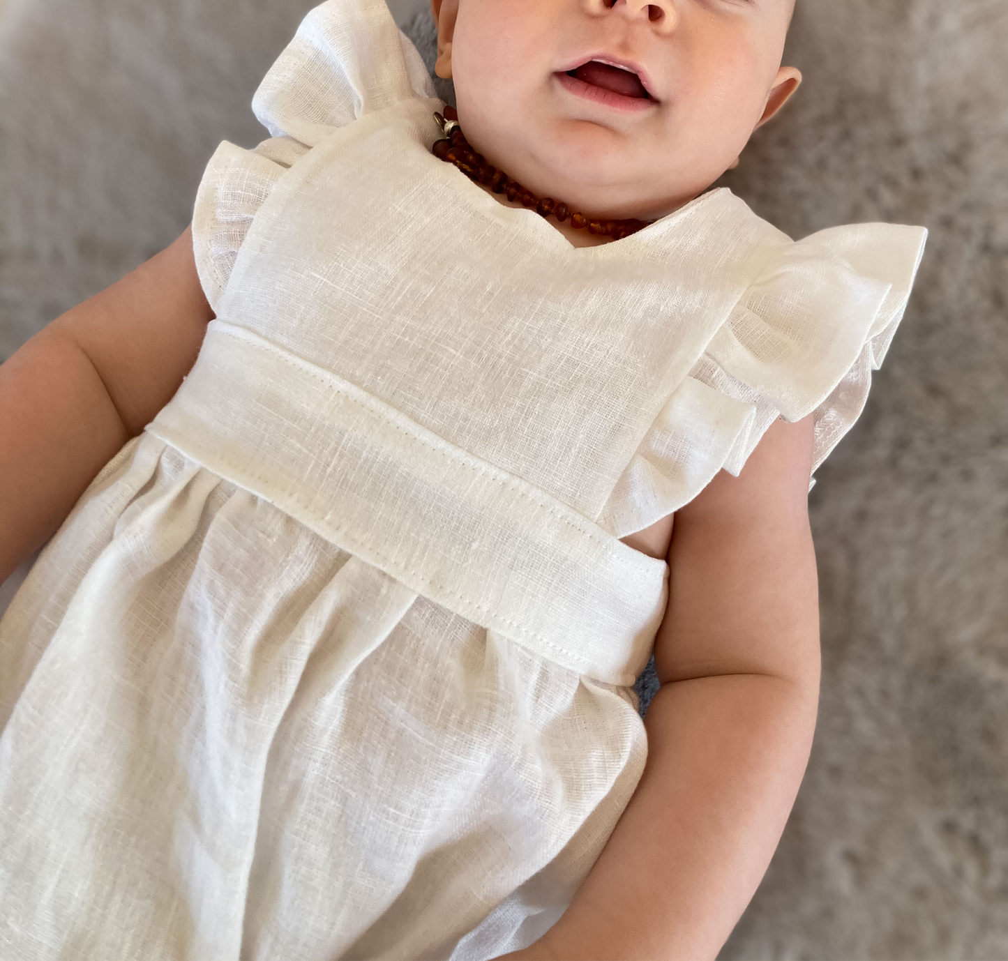 Ruffled Romper "Leinen" (Creme)