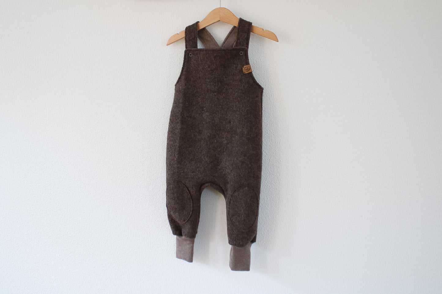 Wollwalk Latzhose (Braun meliert)