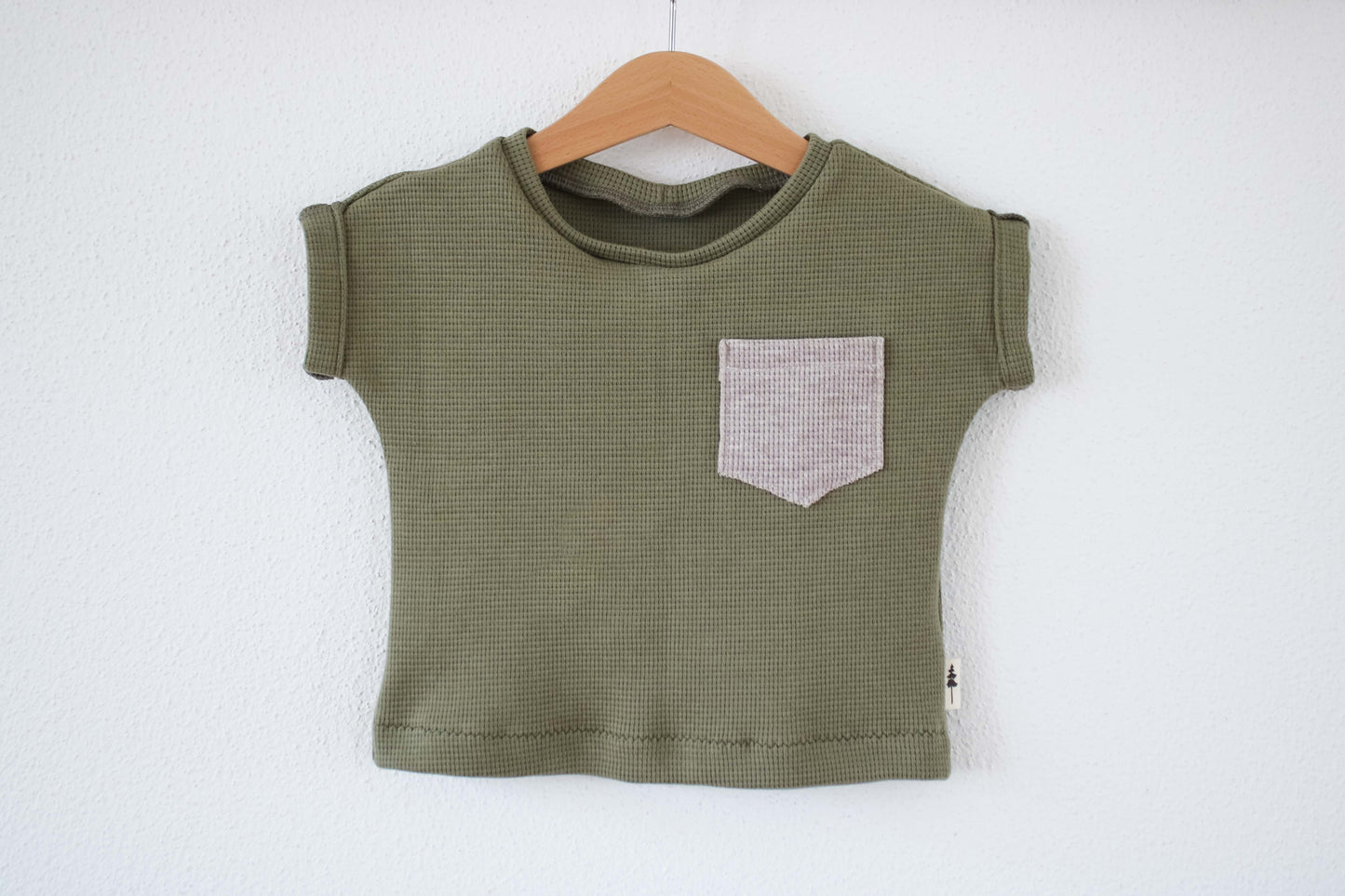 T-Shirt "Waffel" (Oliv) mit Tasche