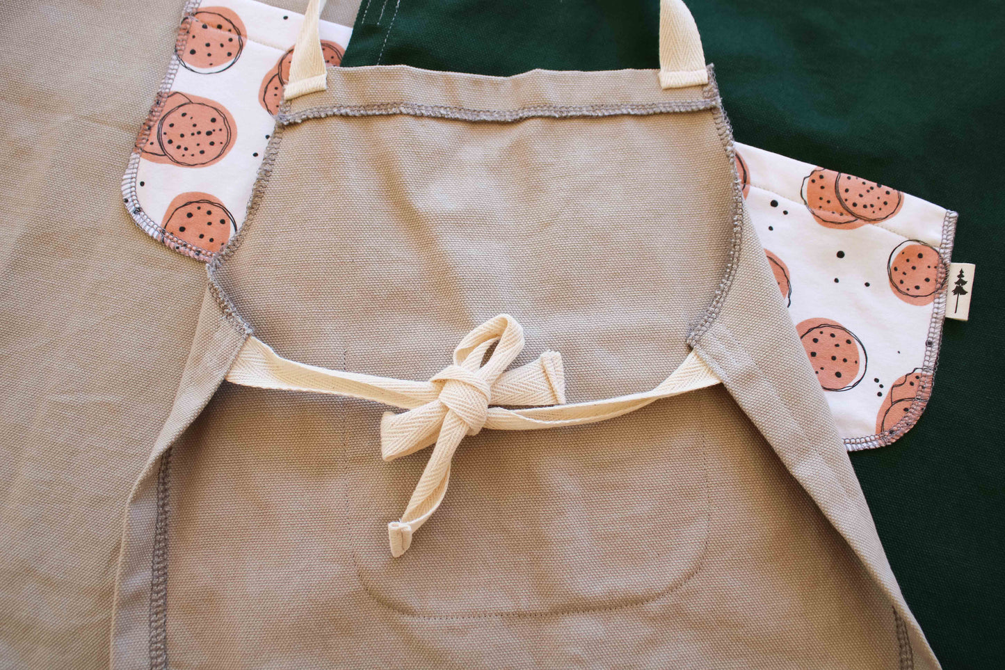 Kinderschürze "Cookie" (Oliv/Beige)