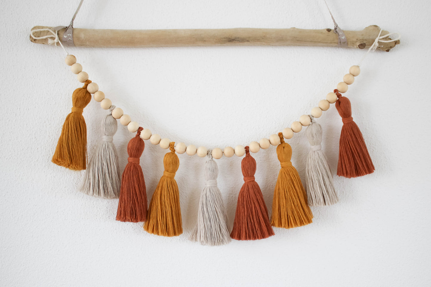 Girlande "Tassel - Senfgelb" (Holzperlen & Bio-Baumwolle)