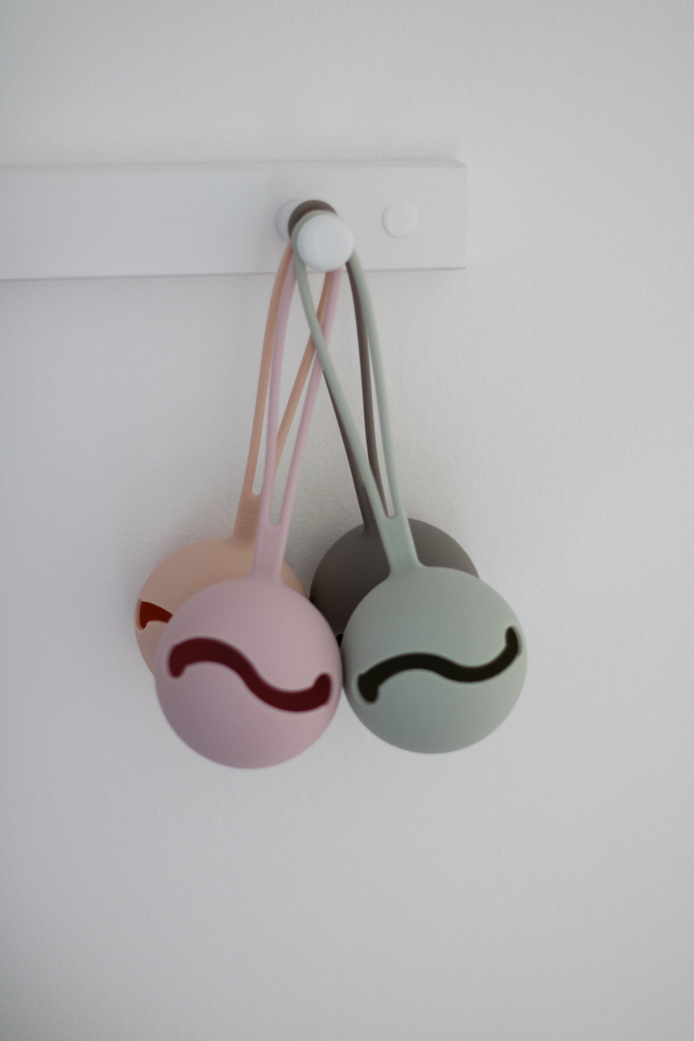 Schnullerbox "Cara" (Cosmic Latte)