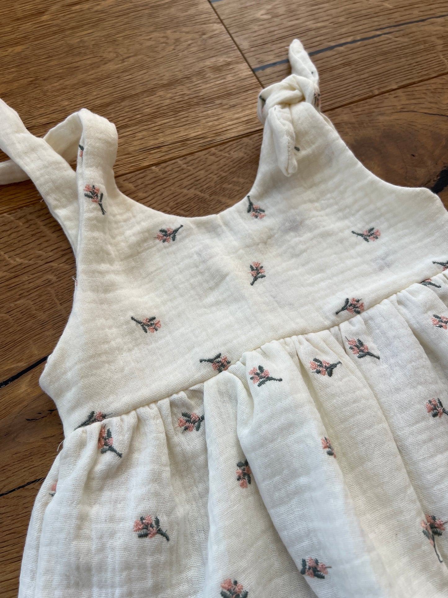 Mitwachsendes Kleid aus Musselin (Rosenzweig)