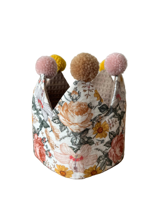 Stoffkrone zum Binden "Kinder-Geburtstag & Co"
(Smokey Beige/Flowers) mit Pompons