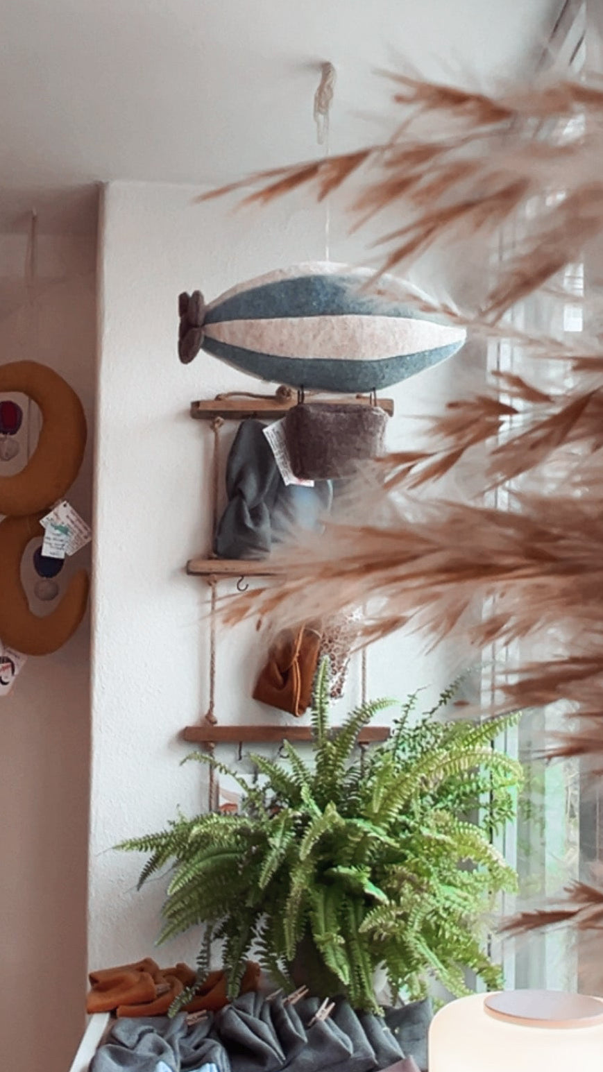 Zirben-Mobile "Zeppelin" aus reiner Schurwolle
