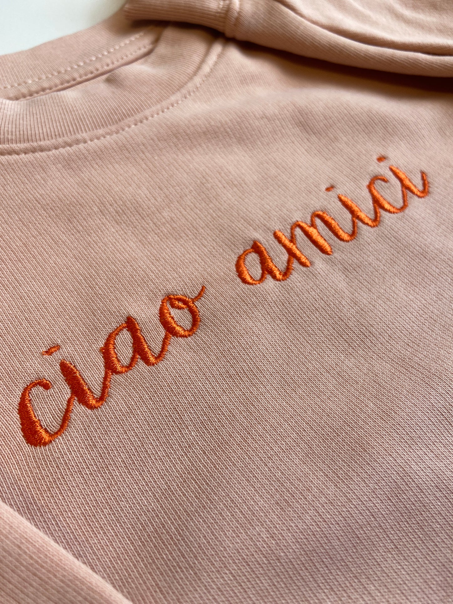 Sweater "Ciao Amici - bestickt" (Peach)