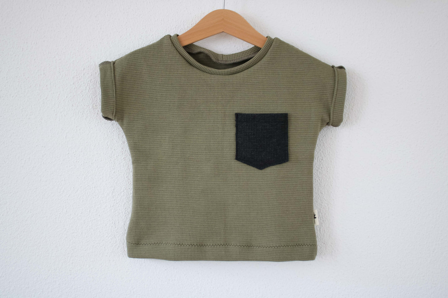 T-Shirt "Waffel" (Oliv) mit Tasche