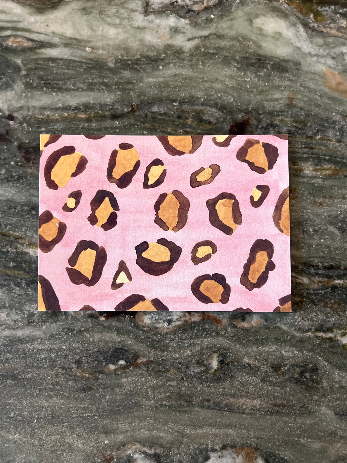 Postkarte "Leo" (handgemalt) weiß/grün/rosa