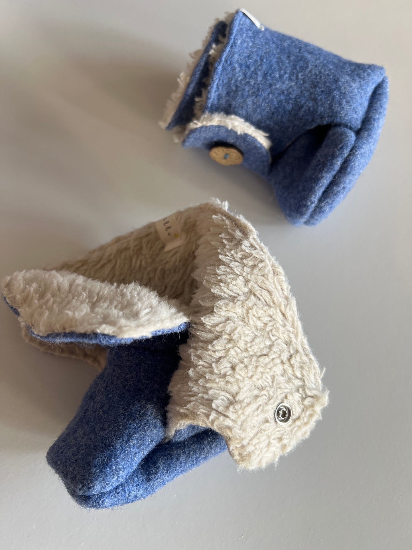 Wollwalk Schühchen "Teddy" (Blau) - handgemacht