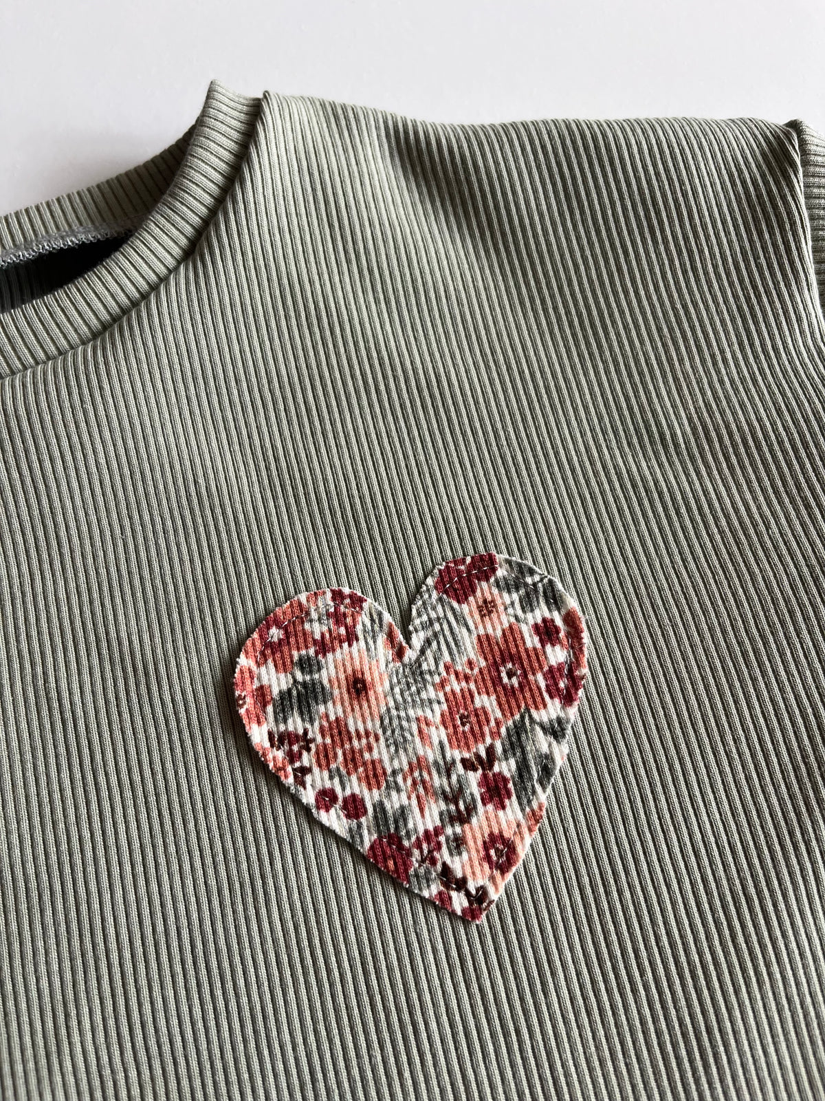 Rippshirt "Flowerheart" (Mint)