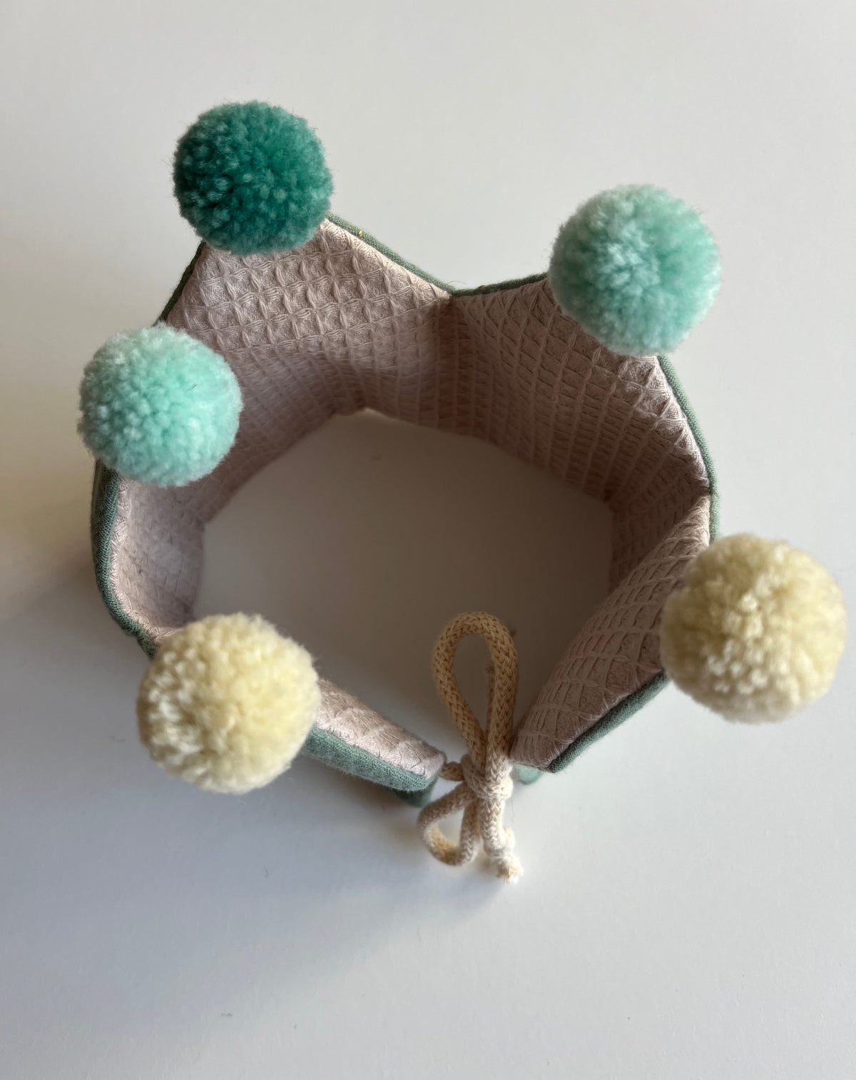 Geburtstagskrone "Musselin" (Sand/Mint) mit Pompons