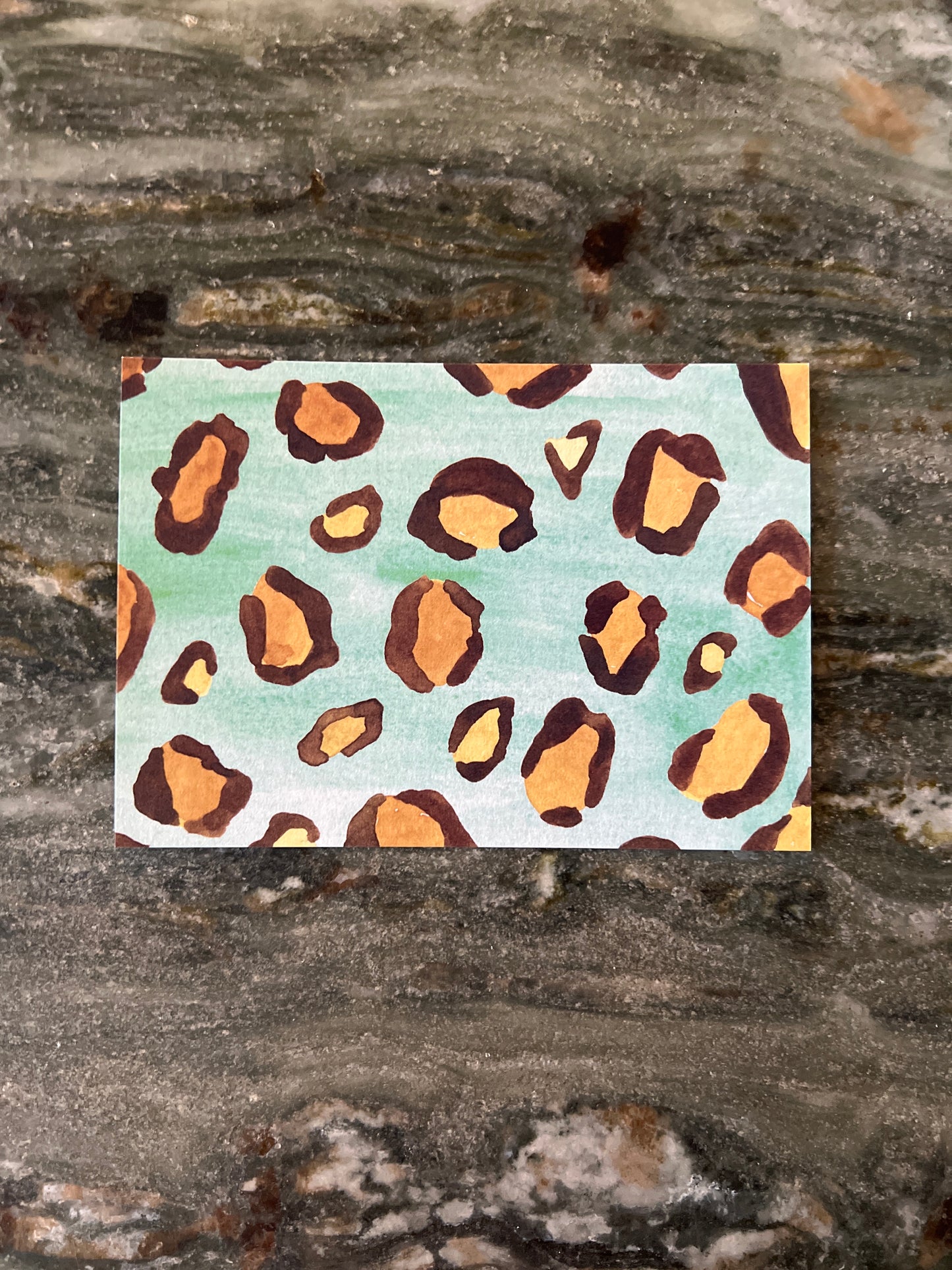 Postkarte "Leo" (handgemalt) weiß/grün/rosa