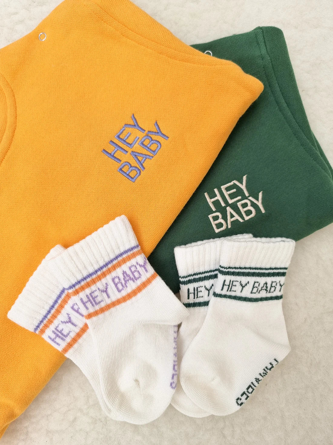 "HEY BABY" Sweater (Grün) von famvibes