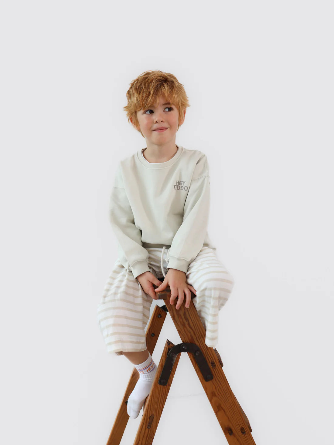 "HEY KIDDO" Sweater (Beige) von famvibes