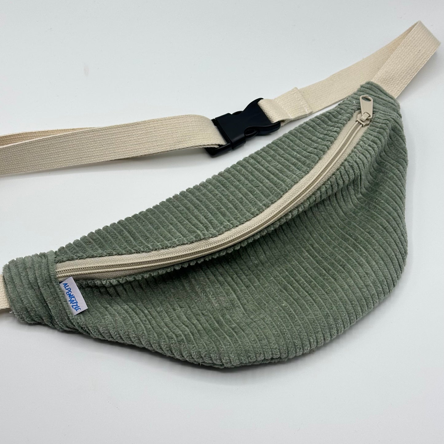 Crossbody Bag "Cord" von Alpenkätzle