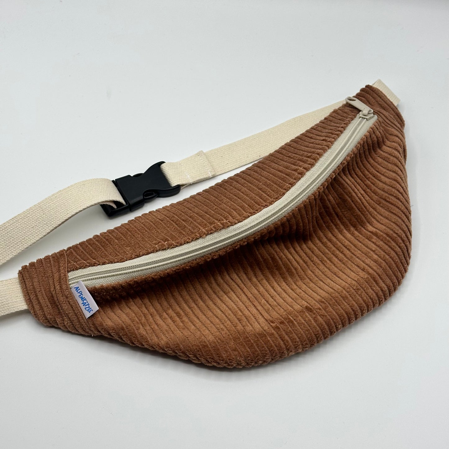 Crossbody Bag "Cord" von Alpenkätzle