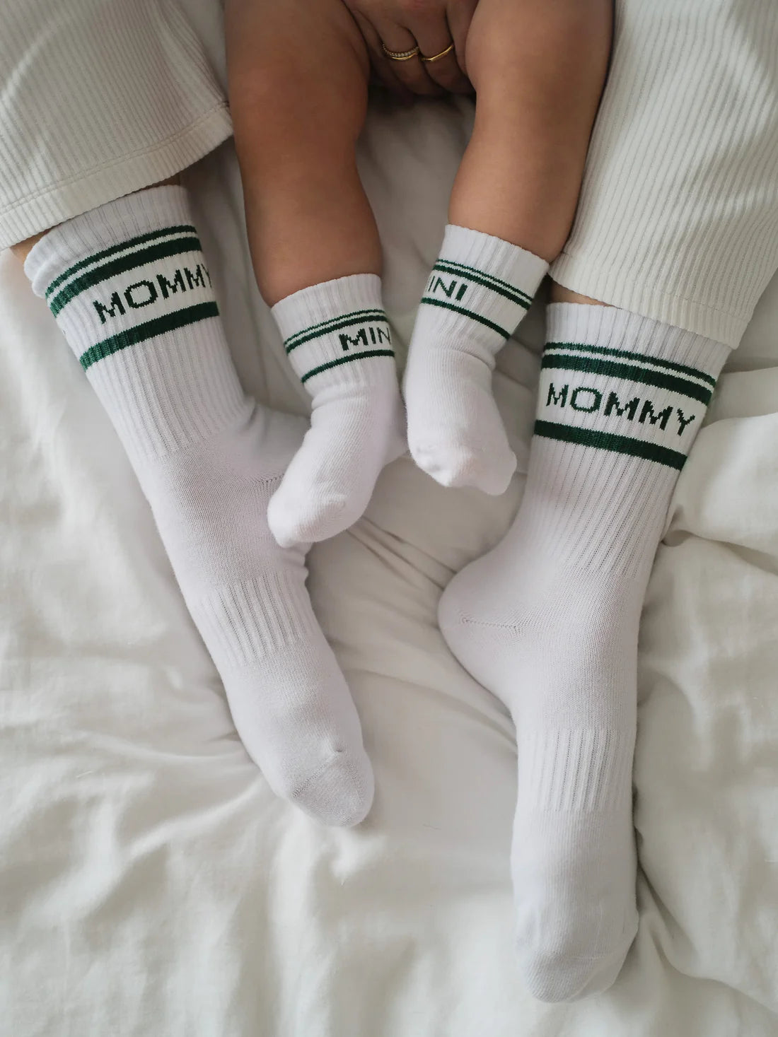 "MOMMY" Socken (Grün) von famvibes