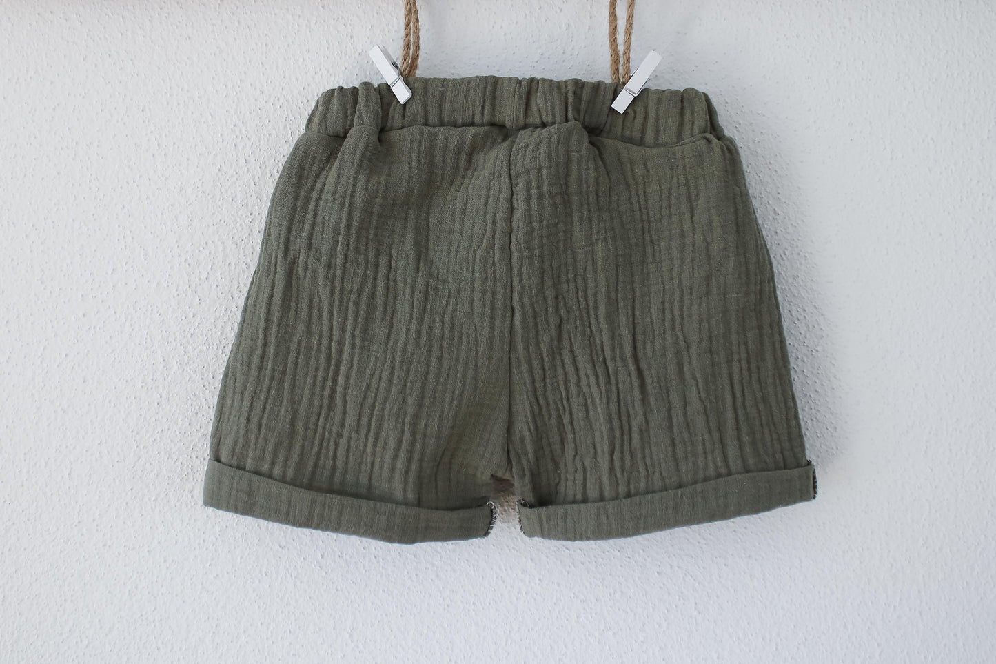 Shorts "Musselin" (Oliv)