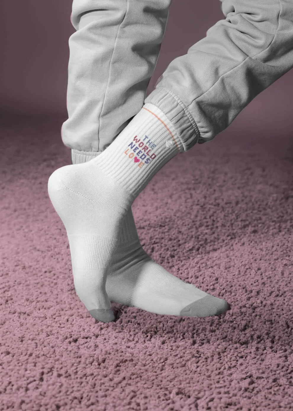 Tennissocken "The World needs Love" von J-Clay